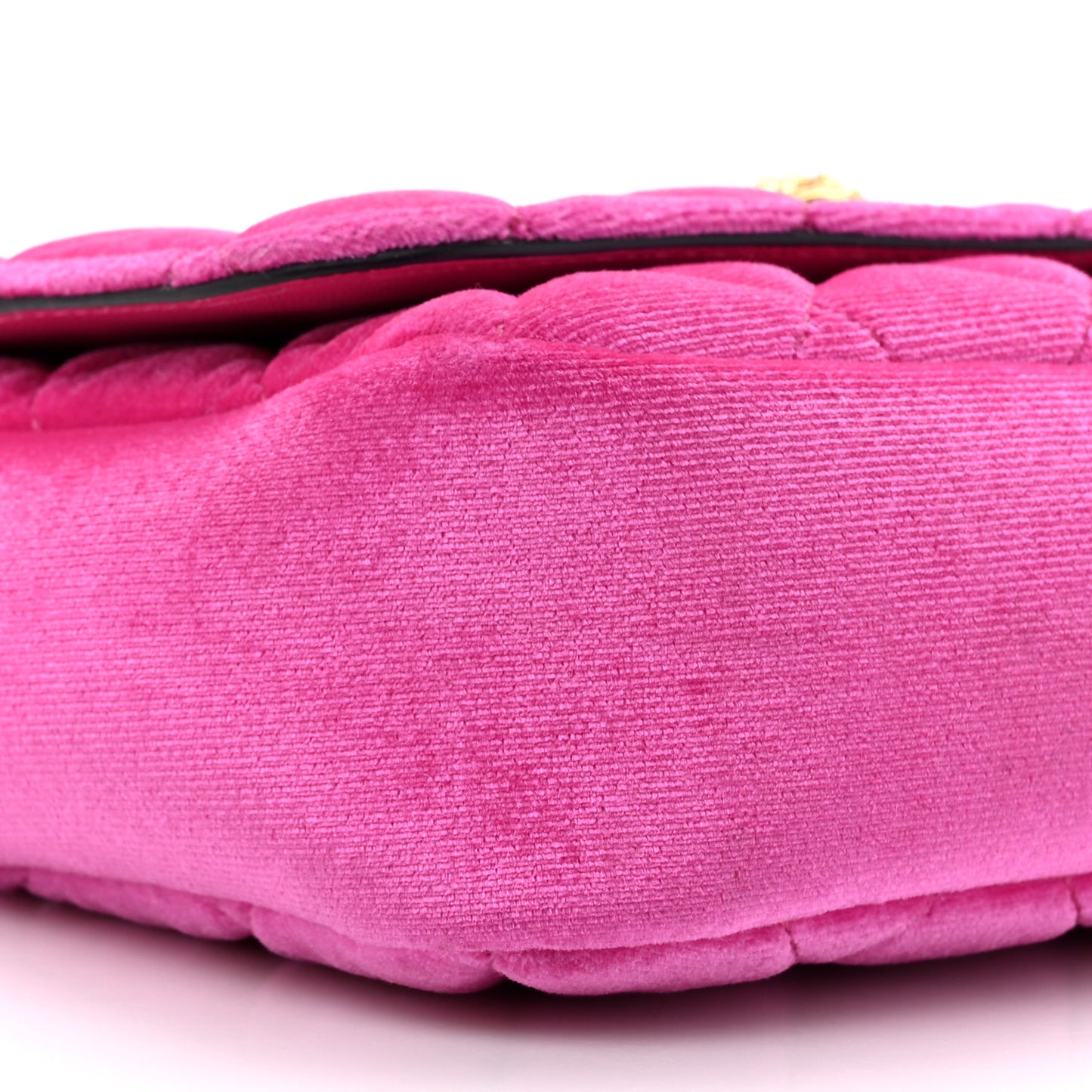 Velvet Quilted Medusa Chain Crossbody Pink