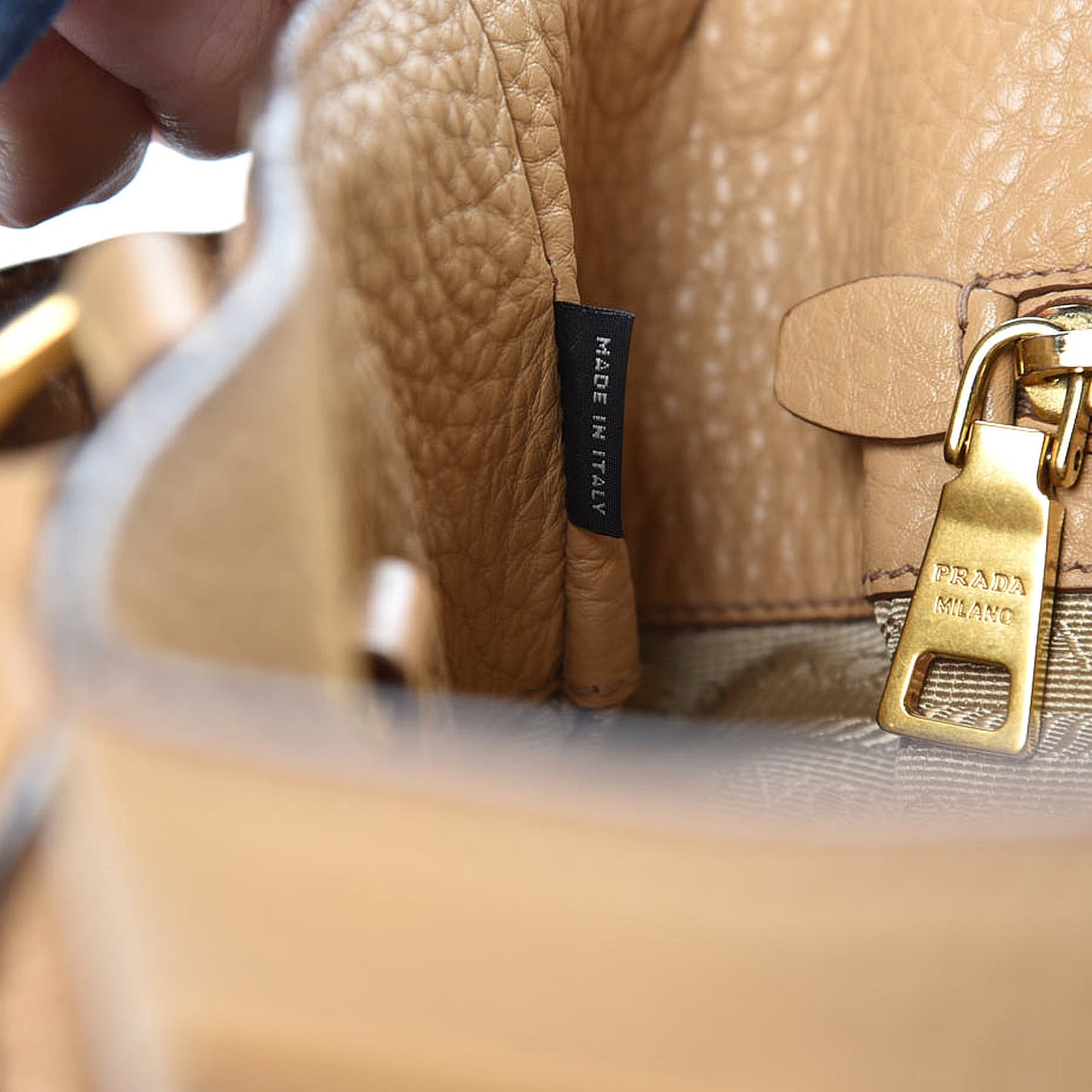 Vitello Daino Side Pocket Tote Sughero