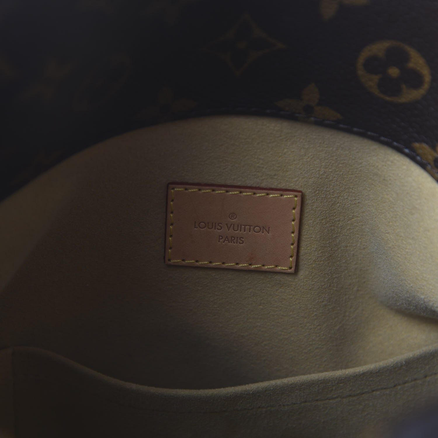 Louis Vuitton Monogram Artsy MM 8 of 10