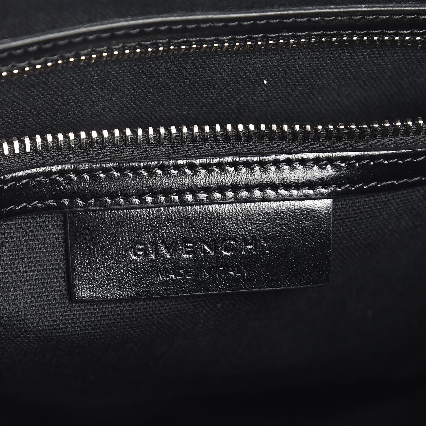 Shiny Lord Calfskin Medium Antigona Black