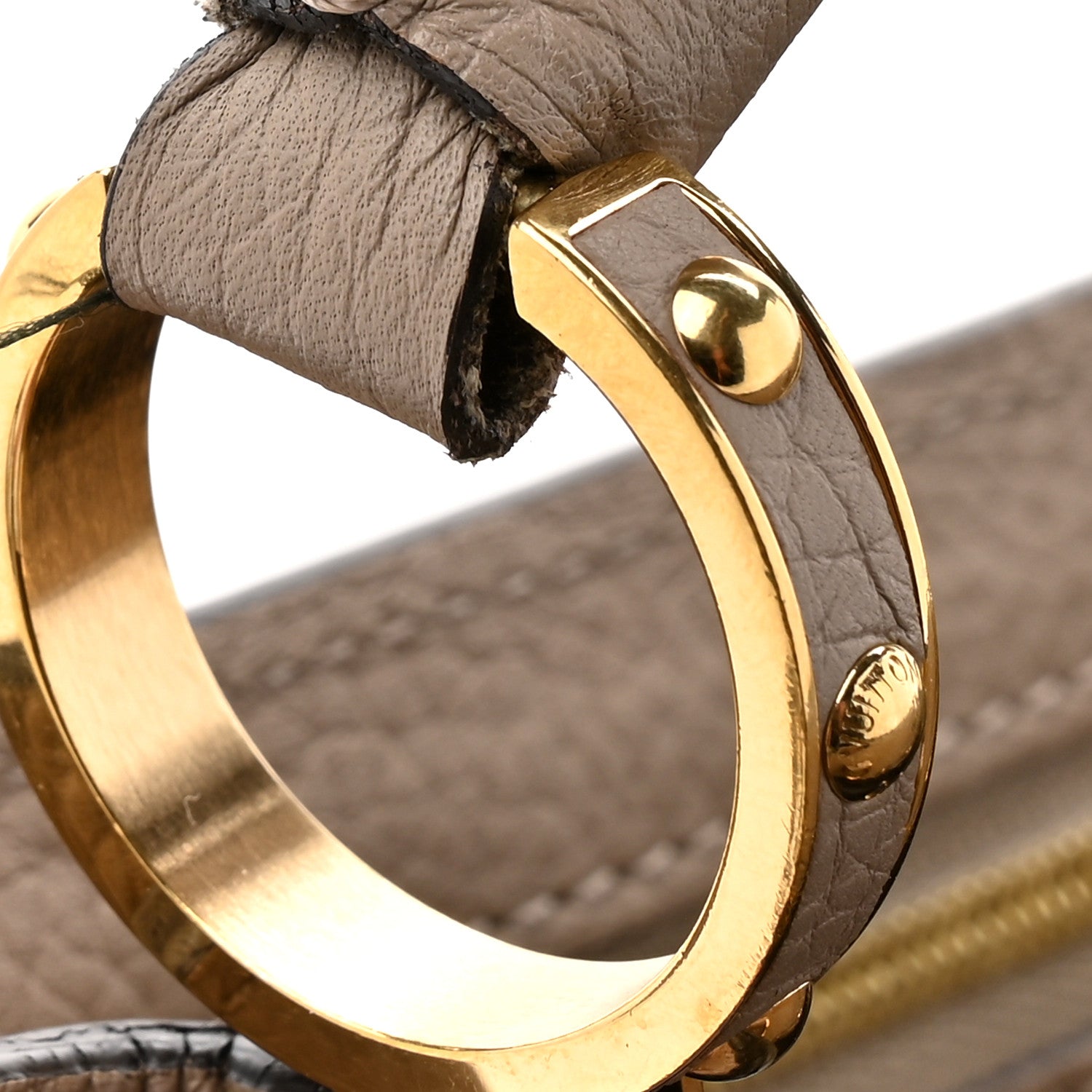 Louis Vuitton Taurillon Capucines BB Galet 1820115 – FASHIONPHILE
