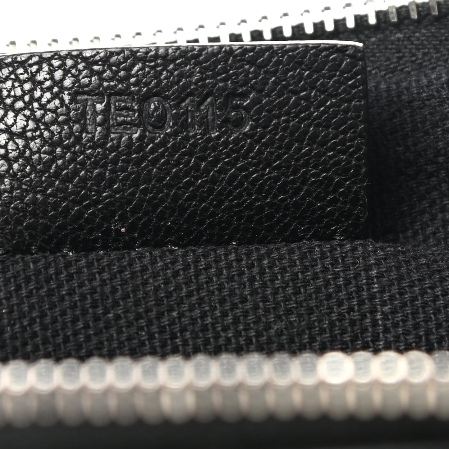 Sugar Goatskin Medium Antigona Pouch Black