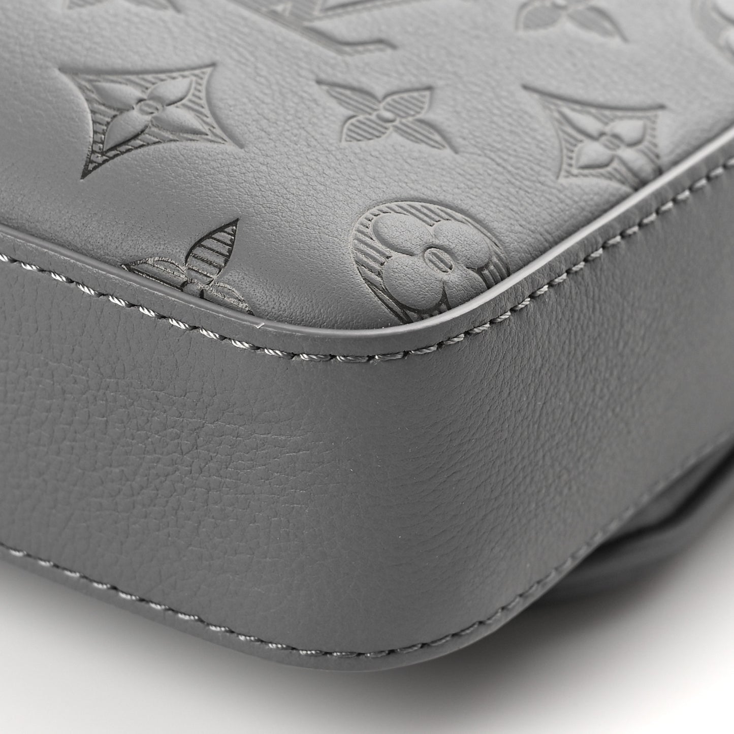 Calfskin Monogram Shadow Trio Messenger Anthracite Gray