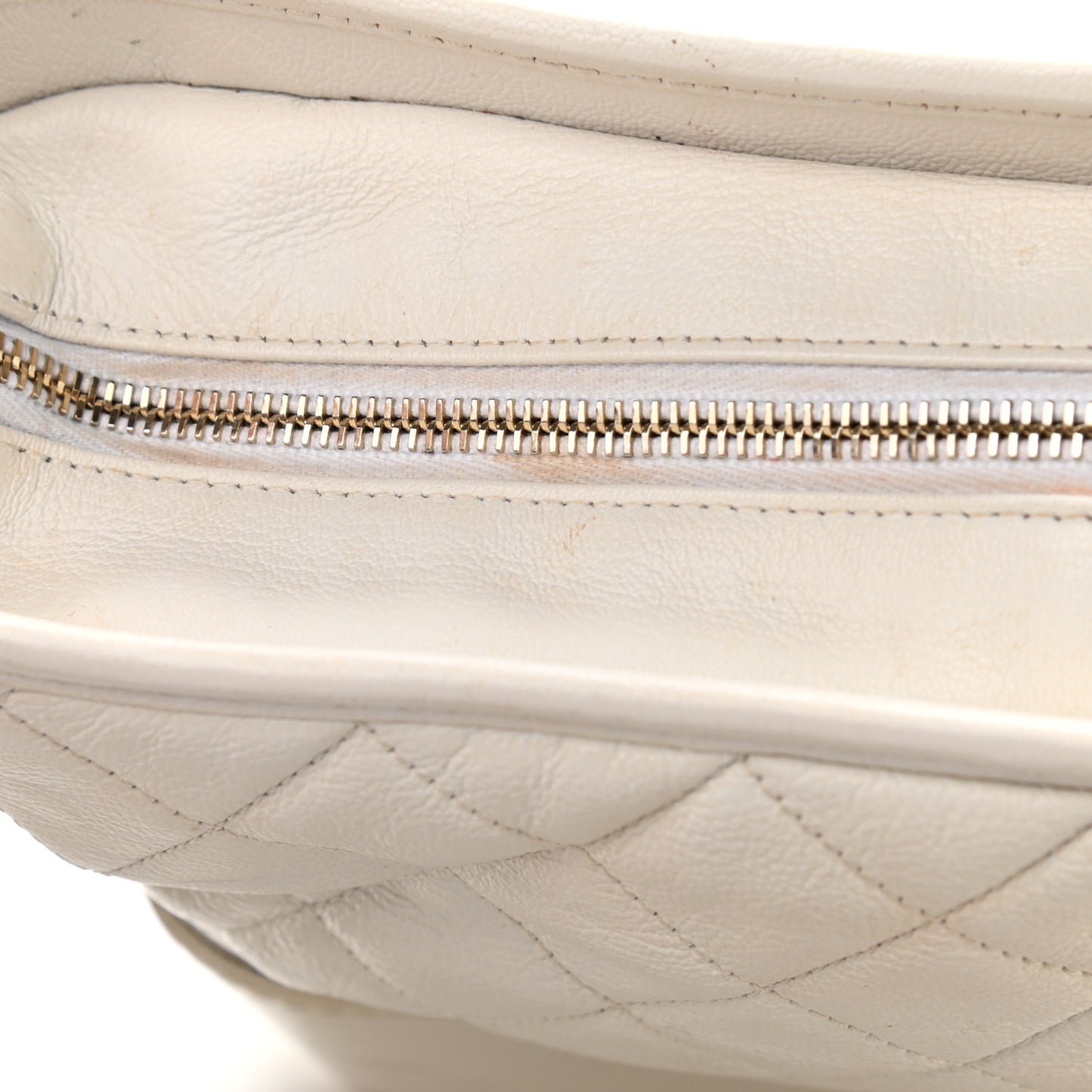 Patent Goatskin Quilted Medium Gabrielle Hobo White