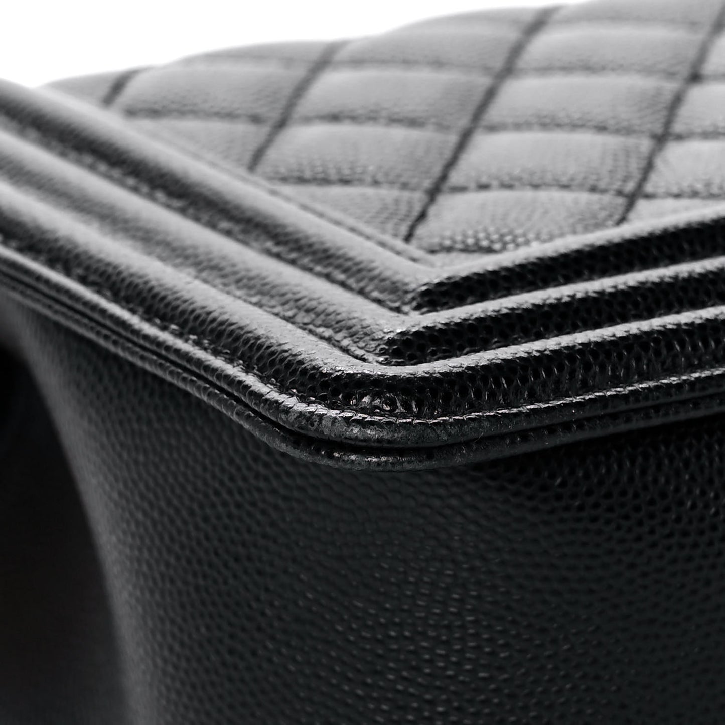 Caviar Quilted Medium Boy Flap Black