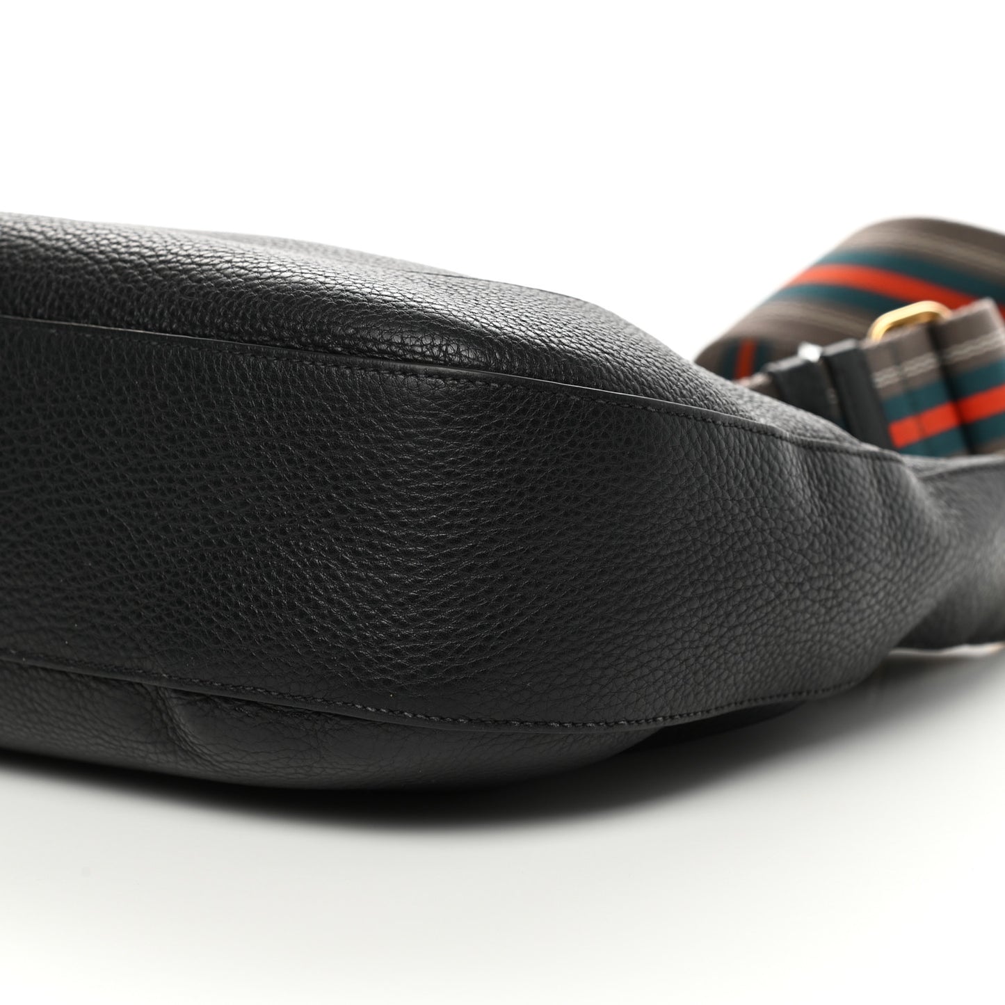 Vitello Daino Zippered Messenger Hobo Black