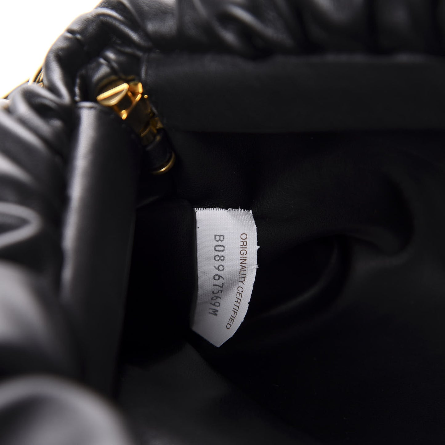 Calfskin The Pouch Chain Black