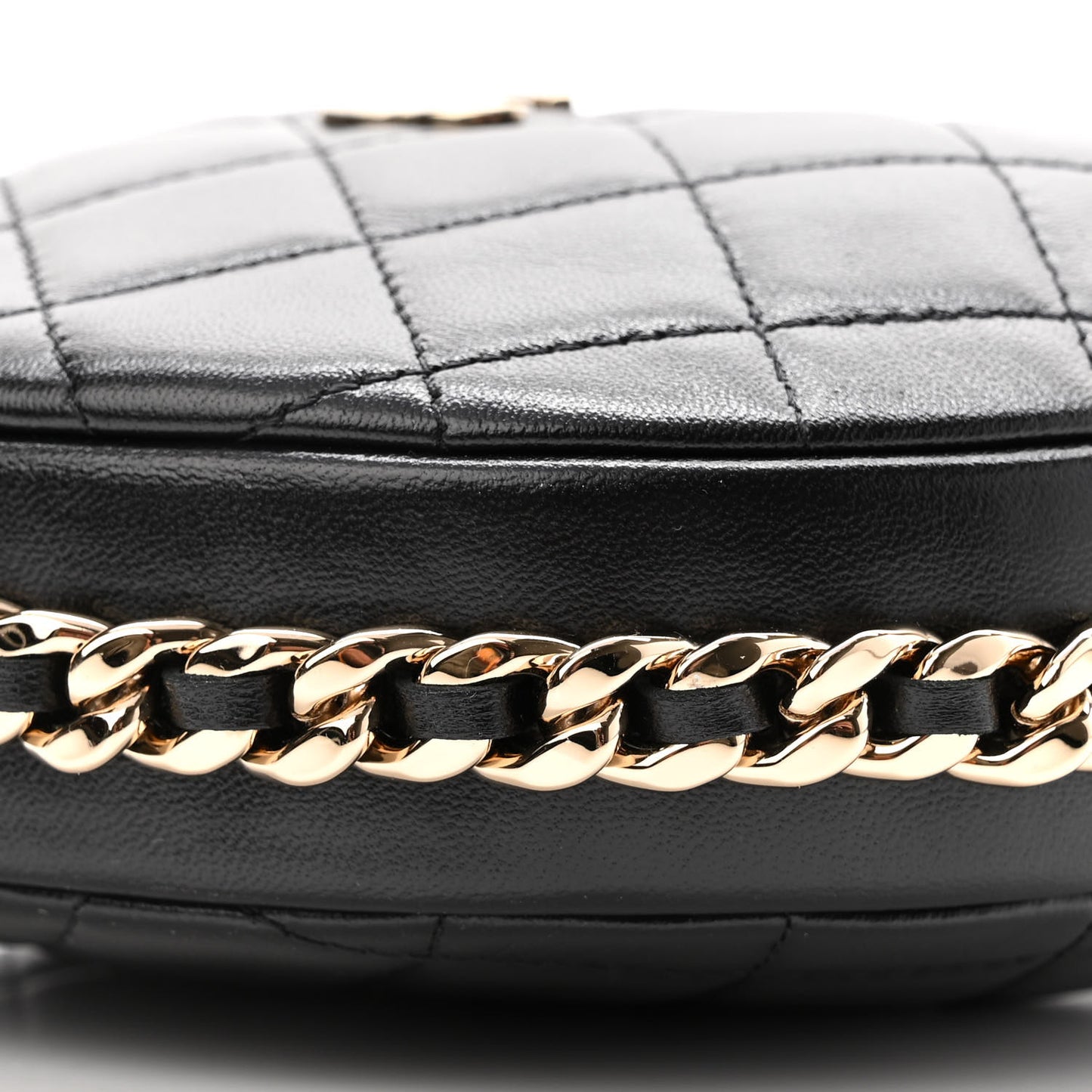 Quilted Chain Around Pouch Black