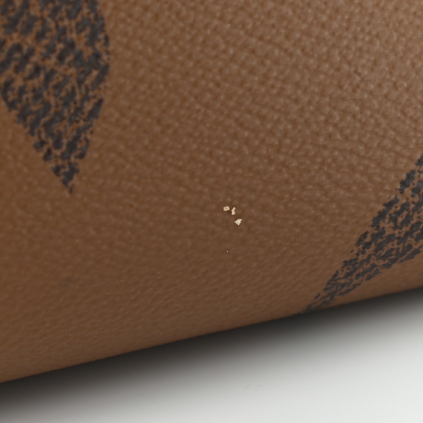 Reverse Monogram Giant Onthego MM