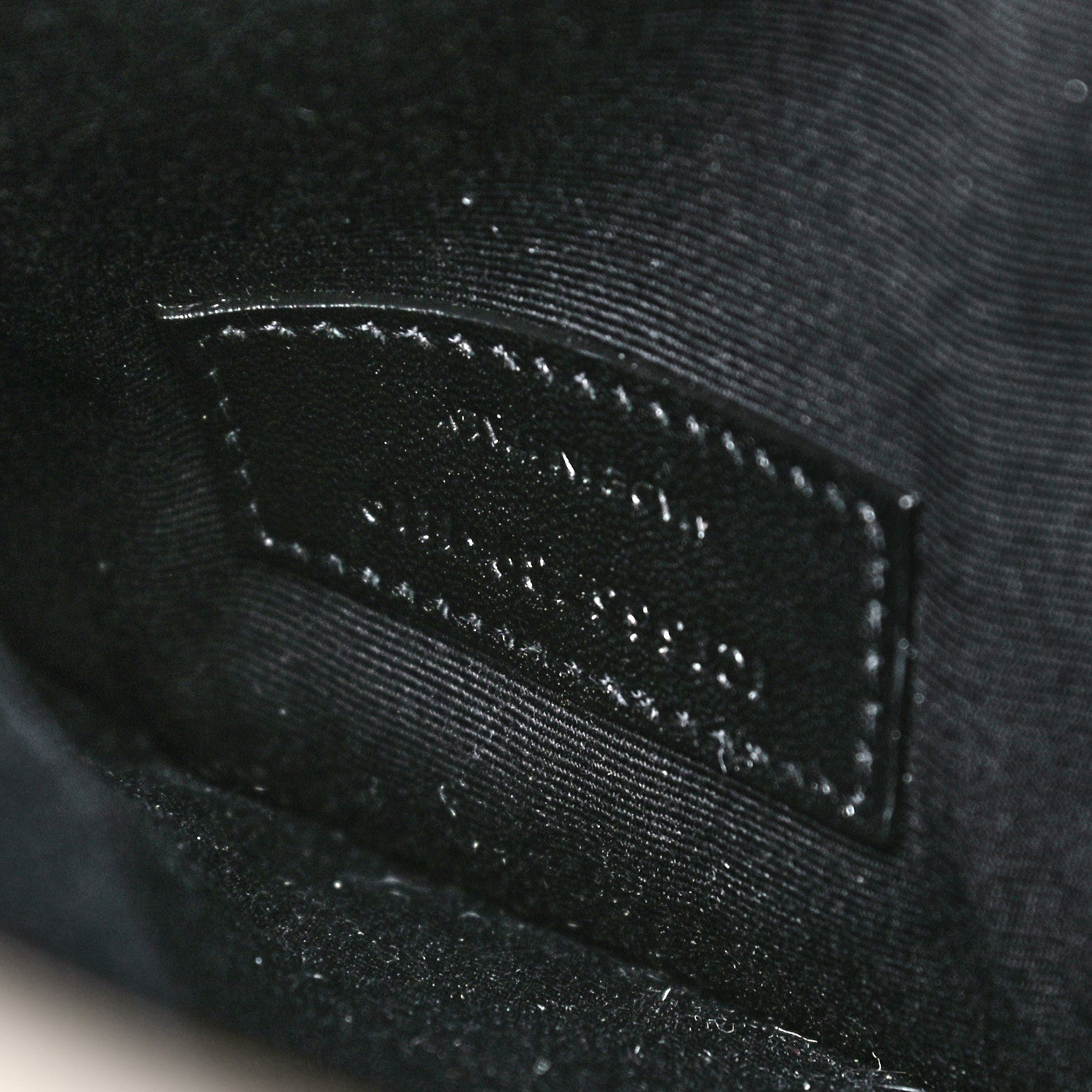 Saint Laurent Grain De Poudre Uptown Pouch Crema Soft 7 of 10