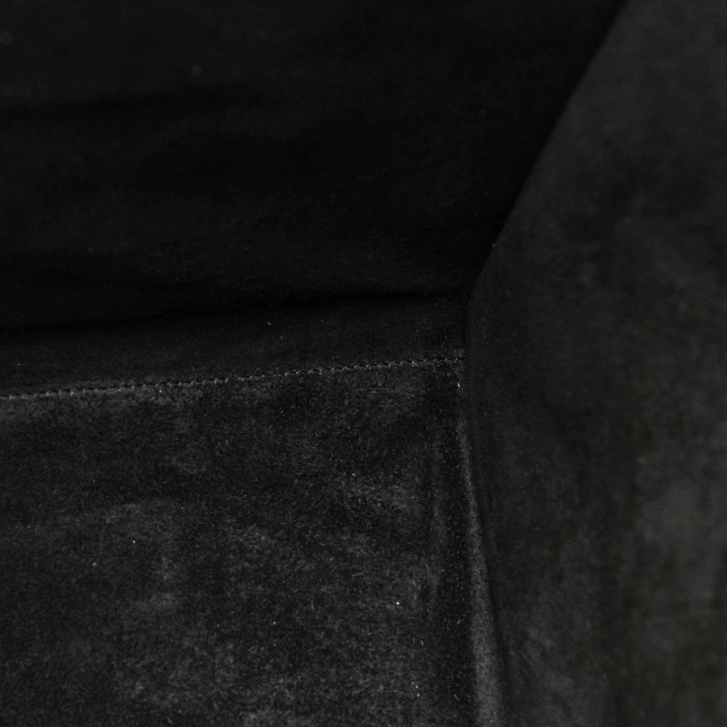 Supple Calfskin Medium Phantom Luggage Black