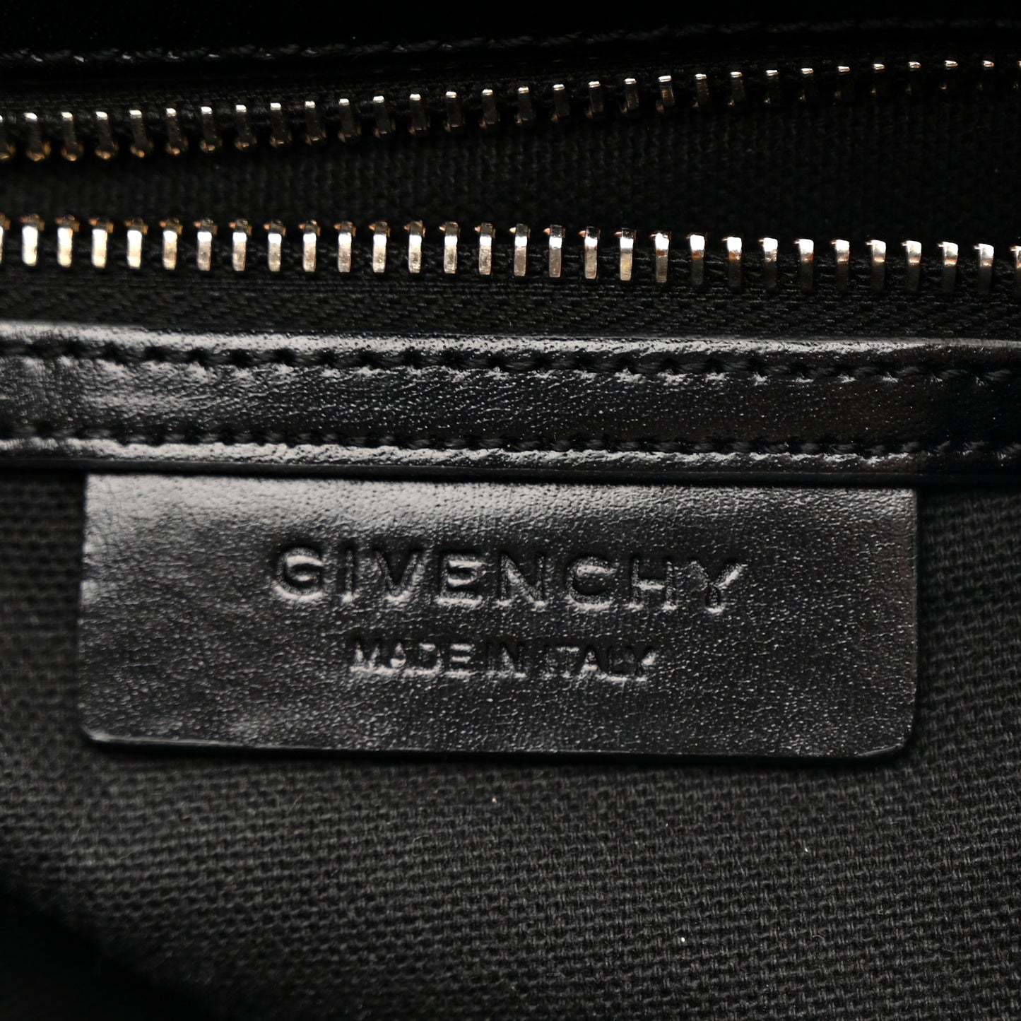 Shiny Lord Calfskin Medium Antigona Black