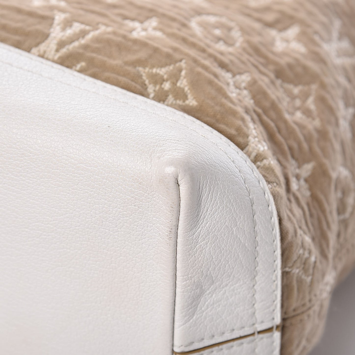 Monogram Sabbia Besace White