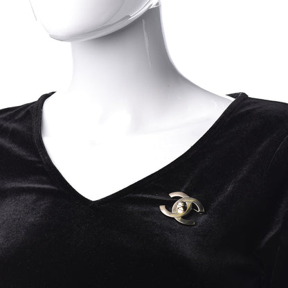 Chanel CC Turnlock Brooch Gold 2 of 6