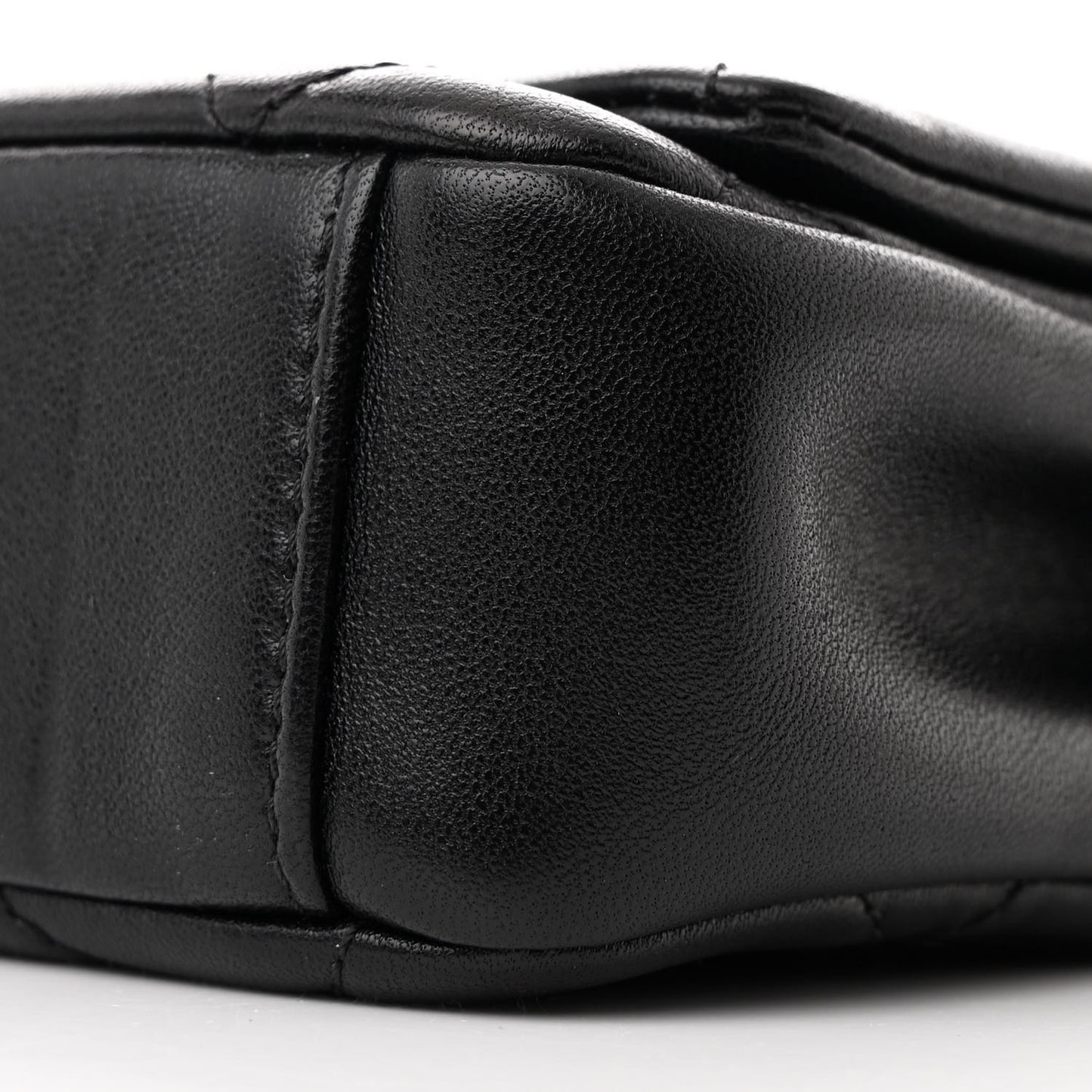 Shiny Lambskin Small Chain Is More Flap Black