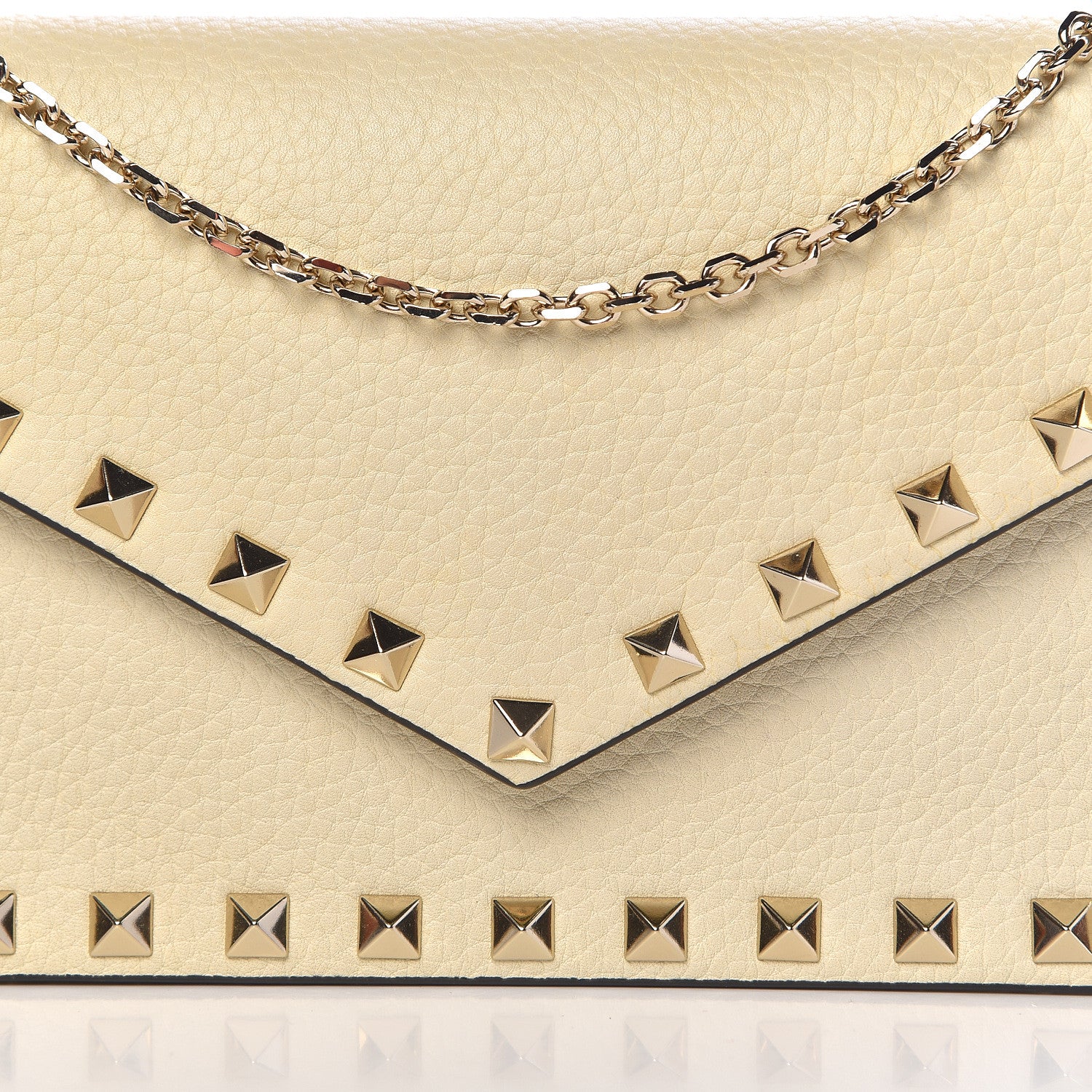 Valentino Garavani Pebbled Calfskin Rockstud Envelope Wallet on Chain Light Ivory 10 of 10