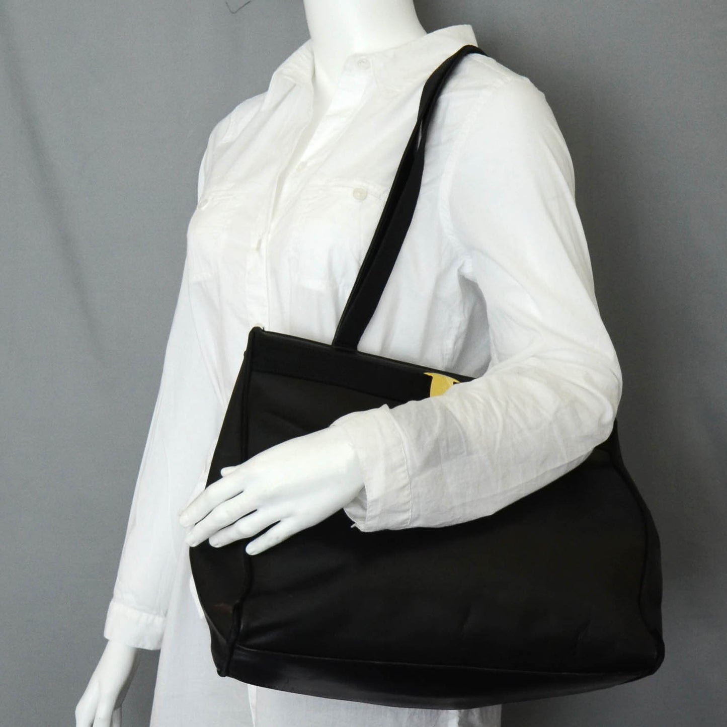 SALVATOREFERRAGAMOLeatherToteBlack