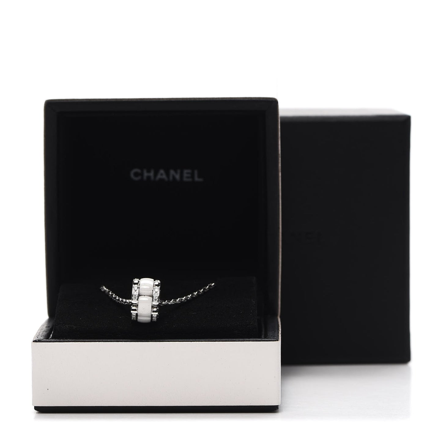 18K White Gold Diamond Ceramic Ultra Pendant Necklace White