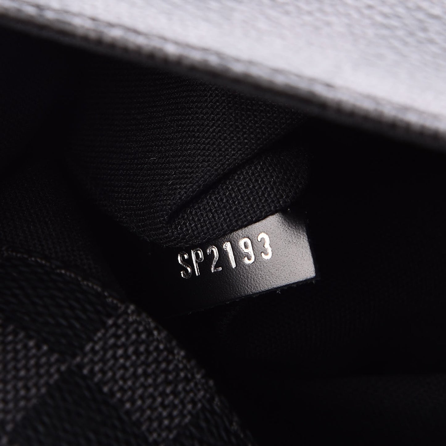 Damier Graphite District GM