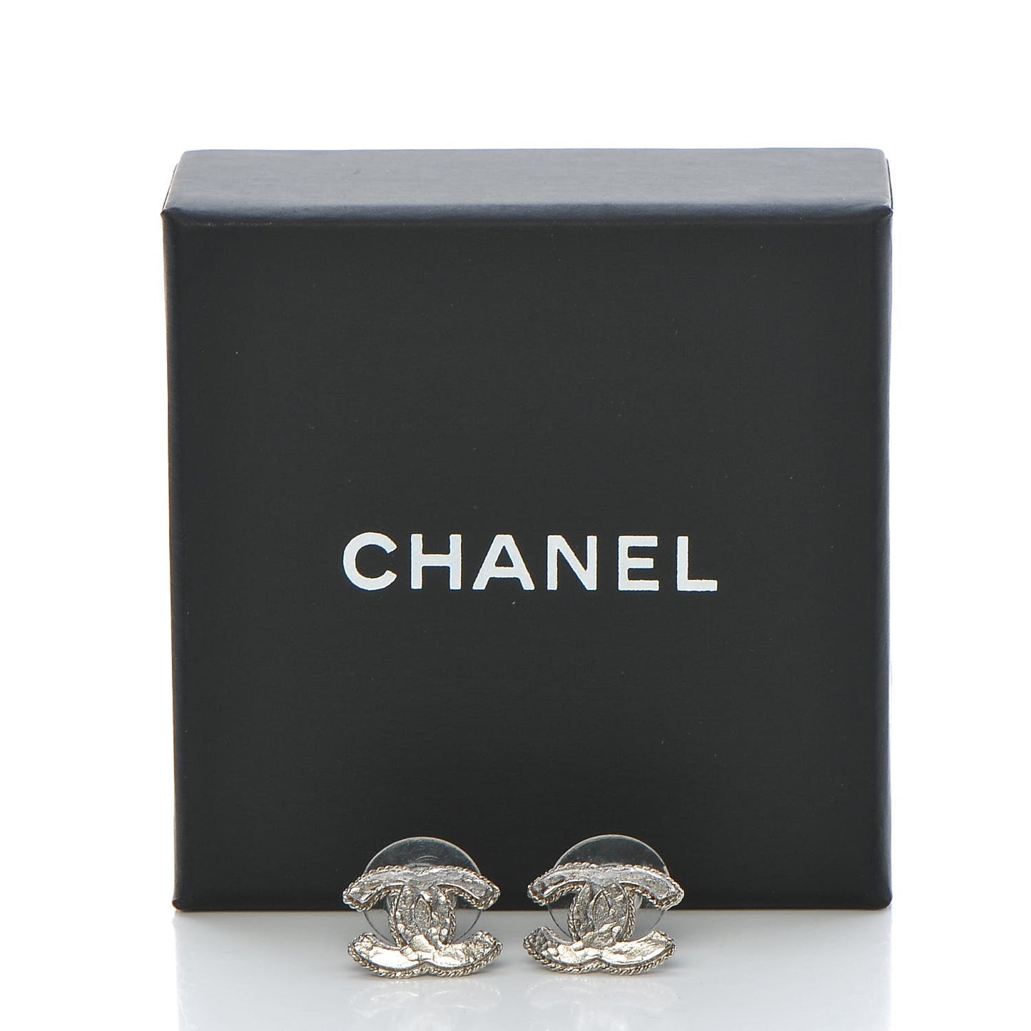 Hammered CC Earrings Silver