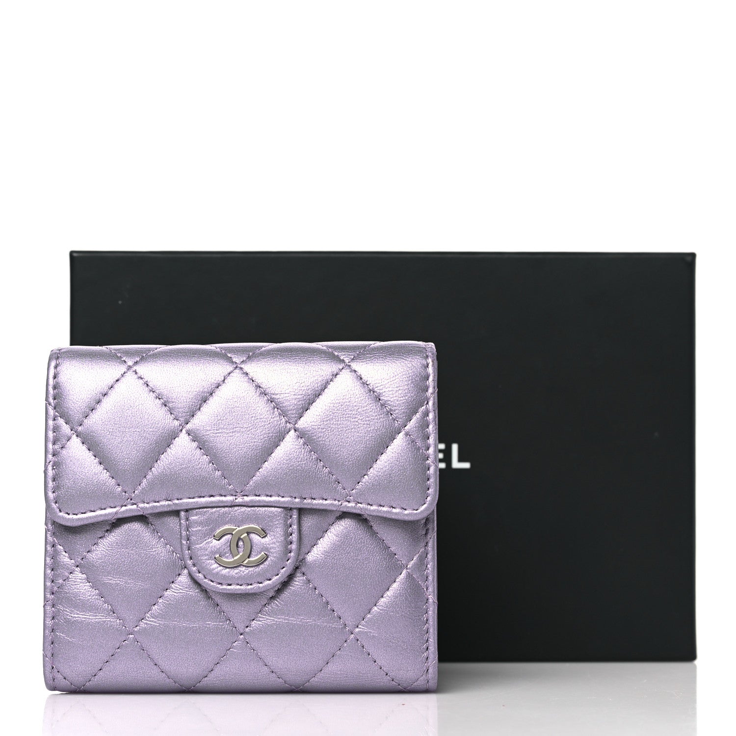 シャネル 財布 Chanel Iridescent Lambskin Quilted Compact Flap Wallet Purple