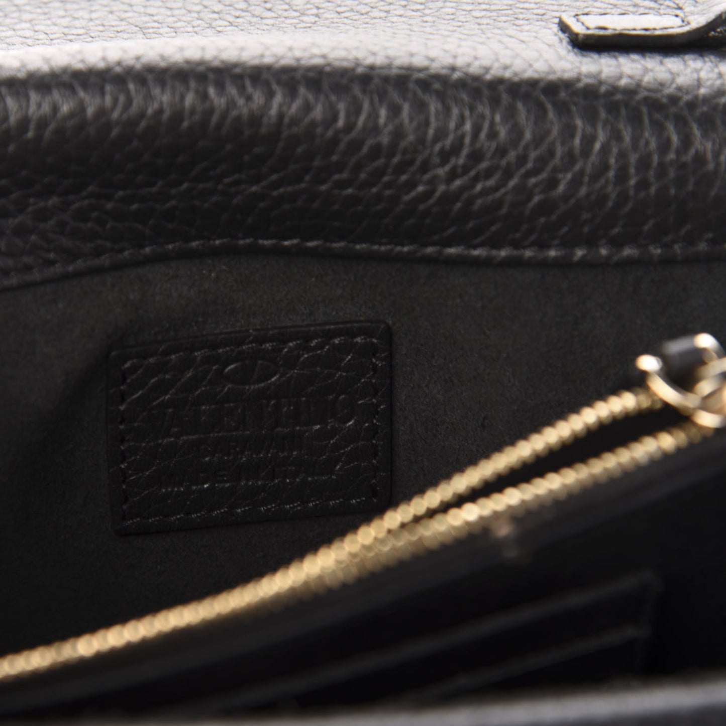 Pebbled Calfskin Rockstud Wallet on Chain Black