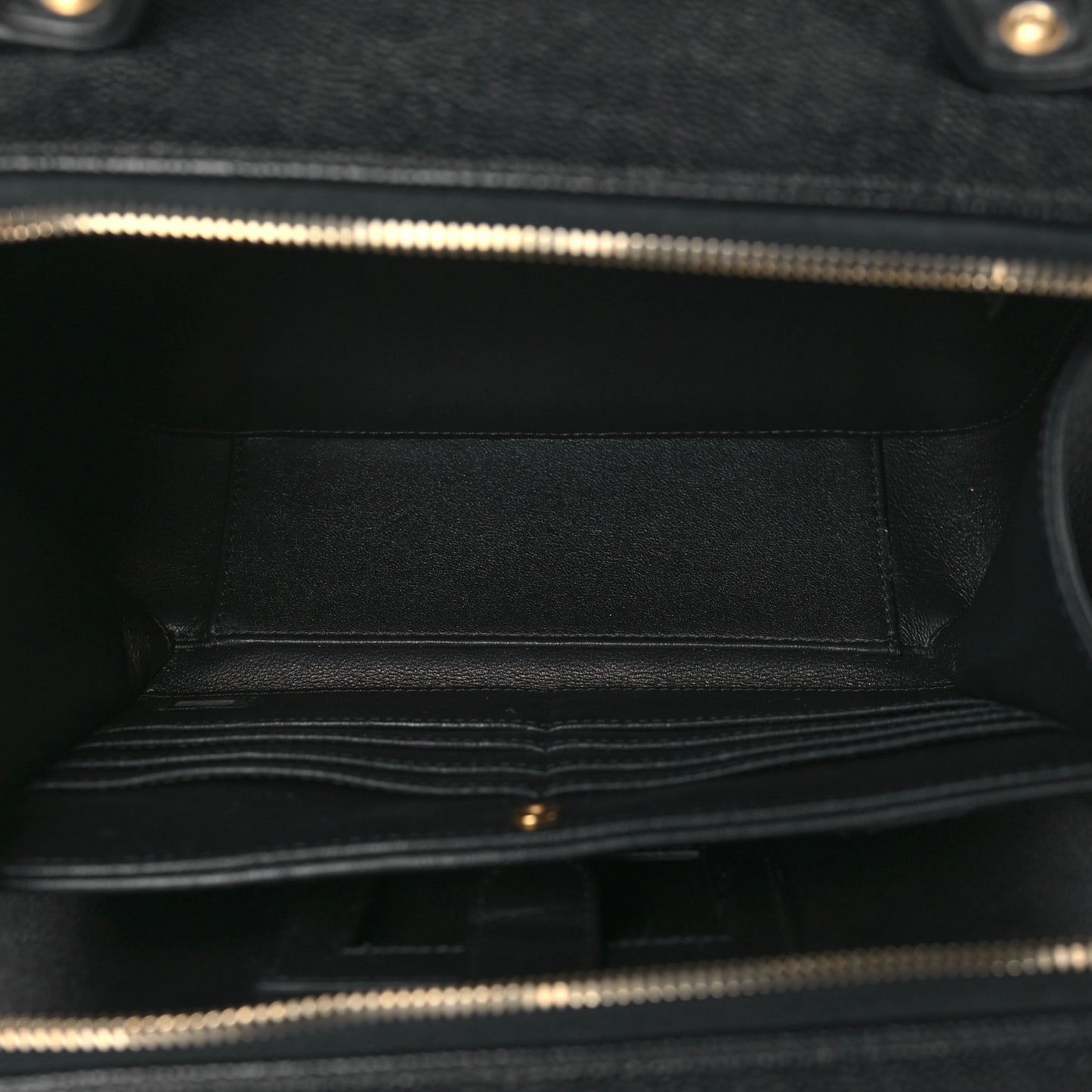 Caviar Quilted Large CC Filigree Vanity Case Black