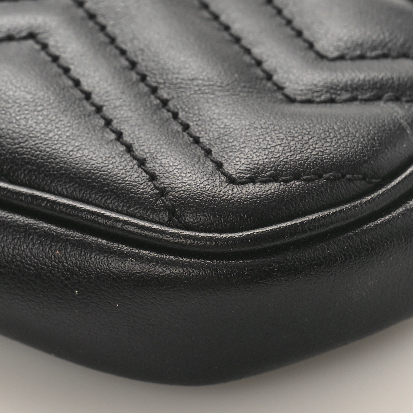 Calfskin Matelasse GG Marmont Oval Coin Purse Black