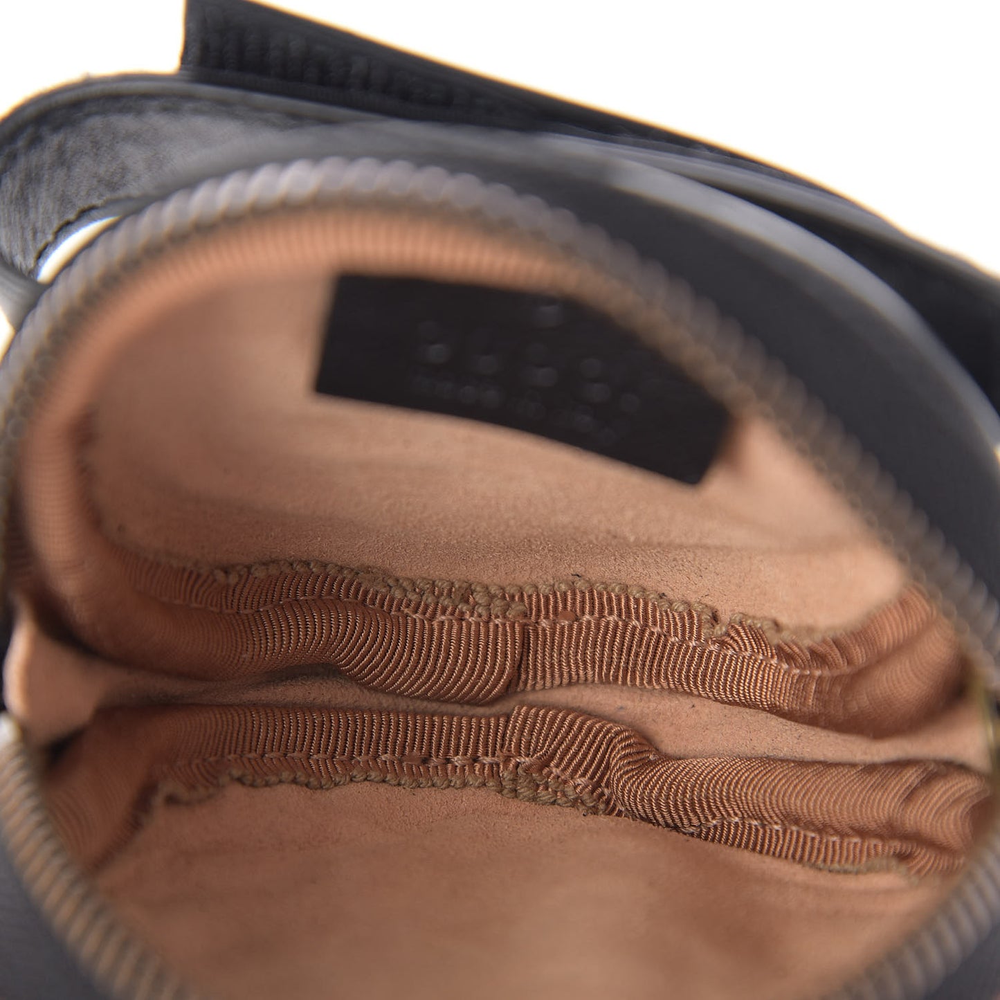 Calfskin Matelasse Animal Studs GG Marmont Round Wrist Wallet Black