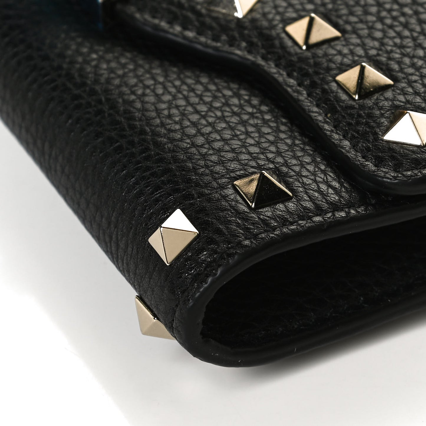 Pebbled Calfskin Rockstud Flip Lock Wallet On Chain Black