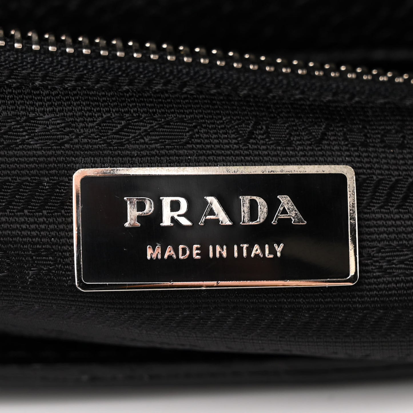 Vitello Daino Steel Handle Clutch Black