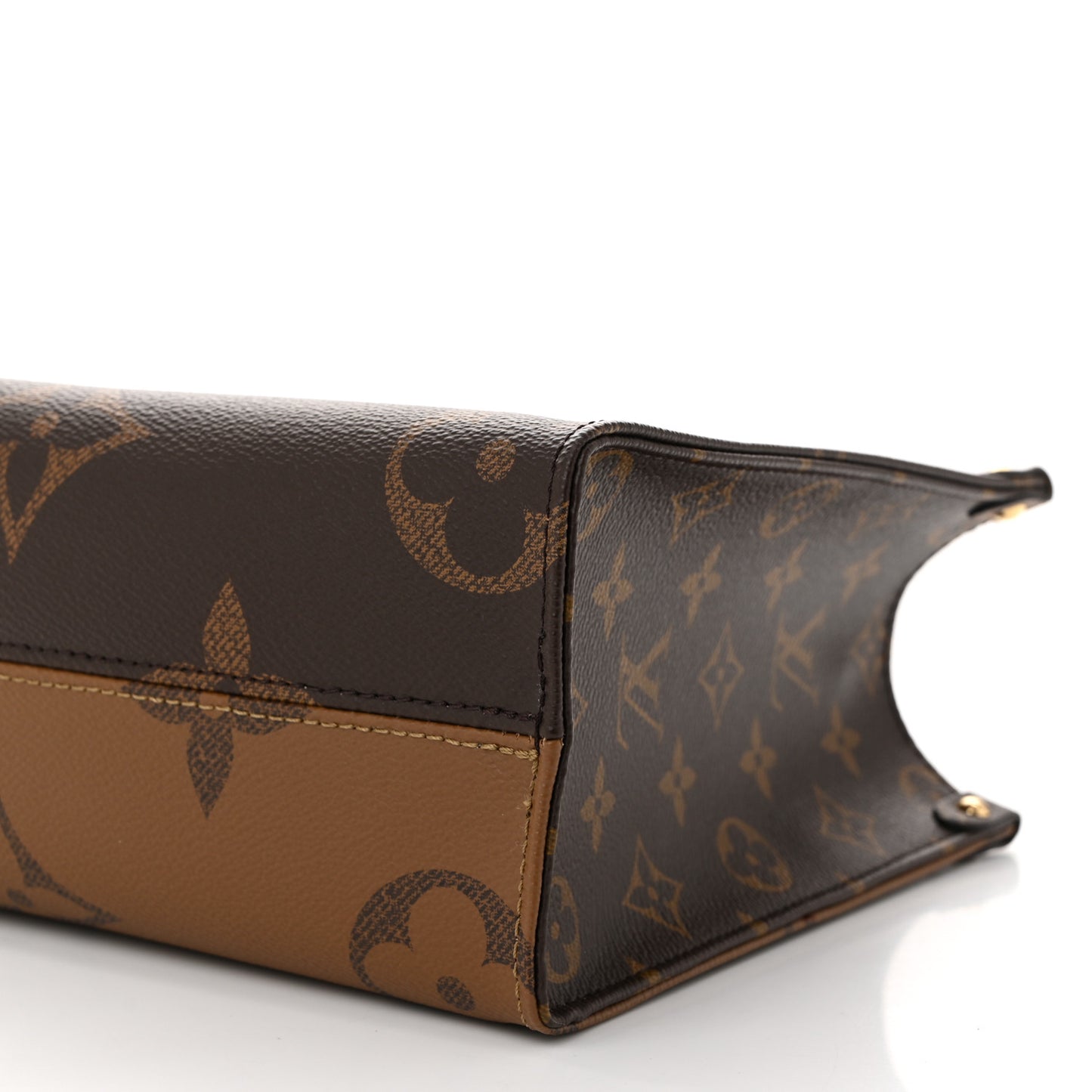 Reverse Monogram Giant Onthego PM