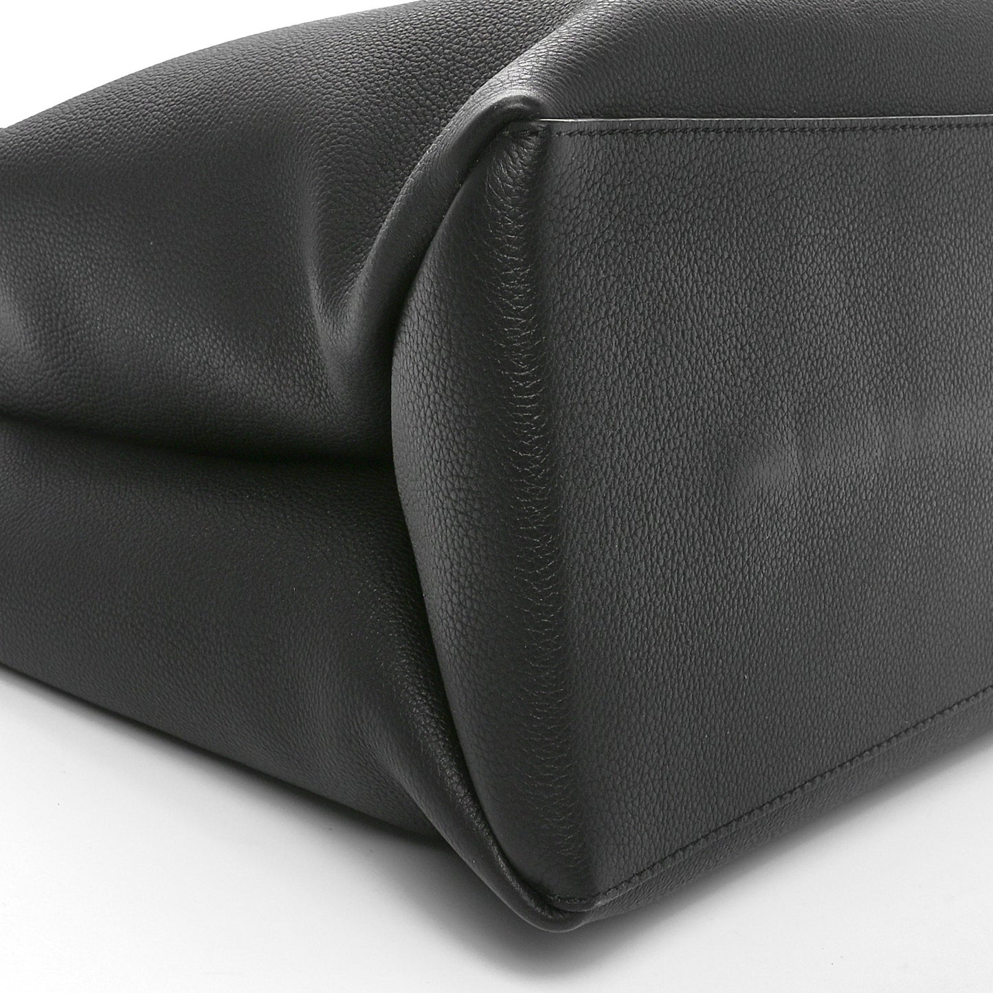 Grained Calfskin Lockme Shopper Black