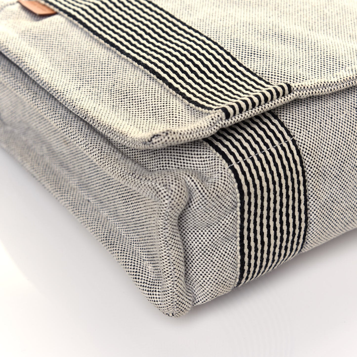 Canvas Herline Messenger Bag