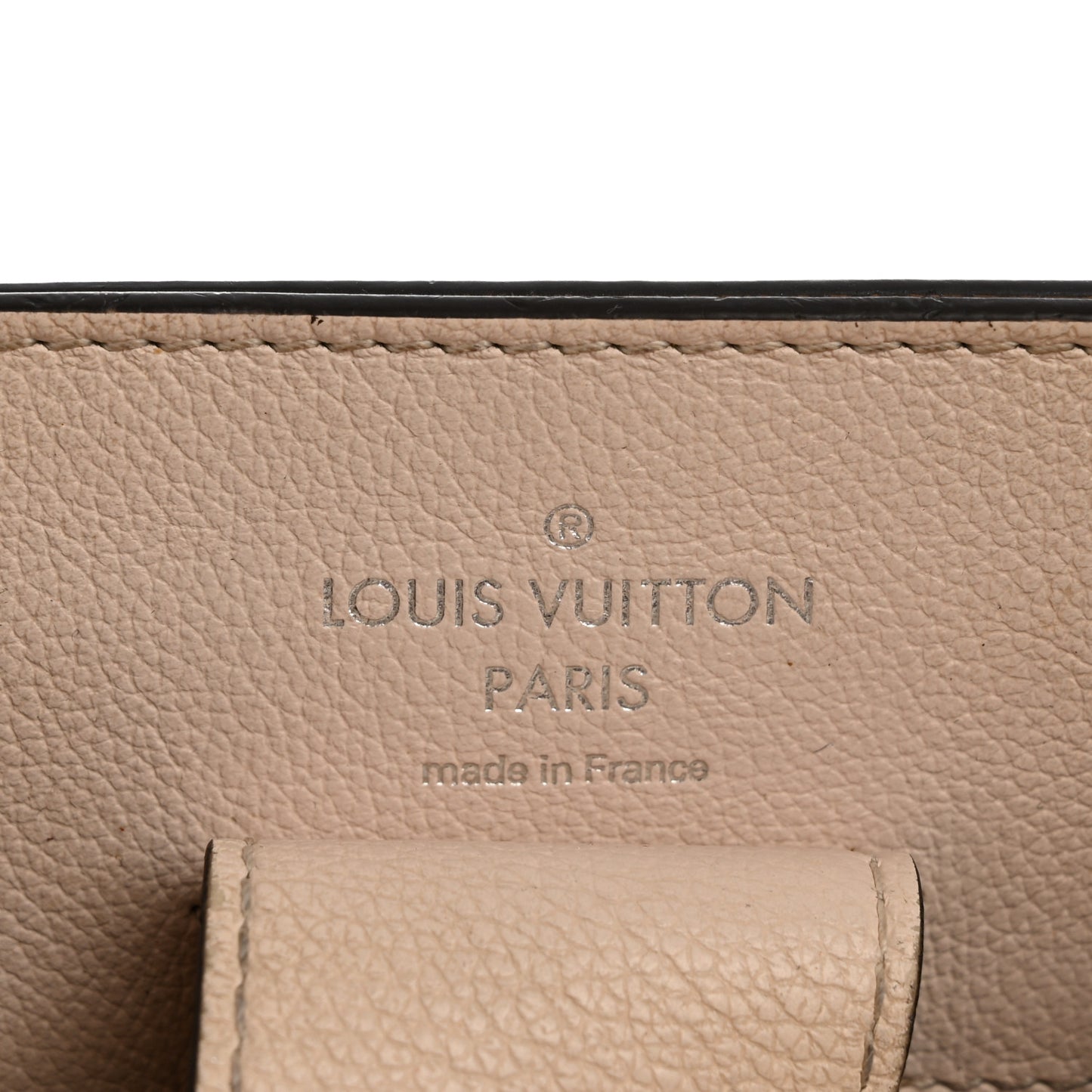 Calfskin Lockme Bucket Soie Quartz Calla