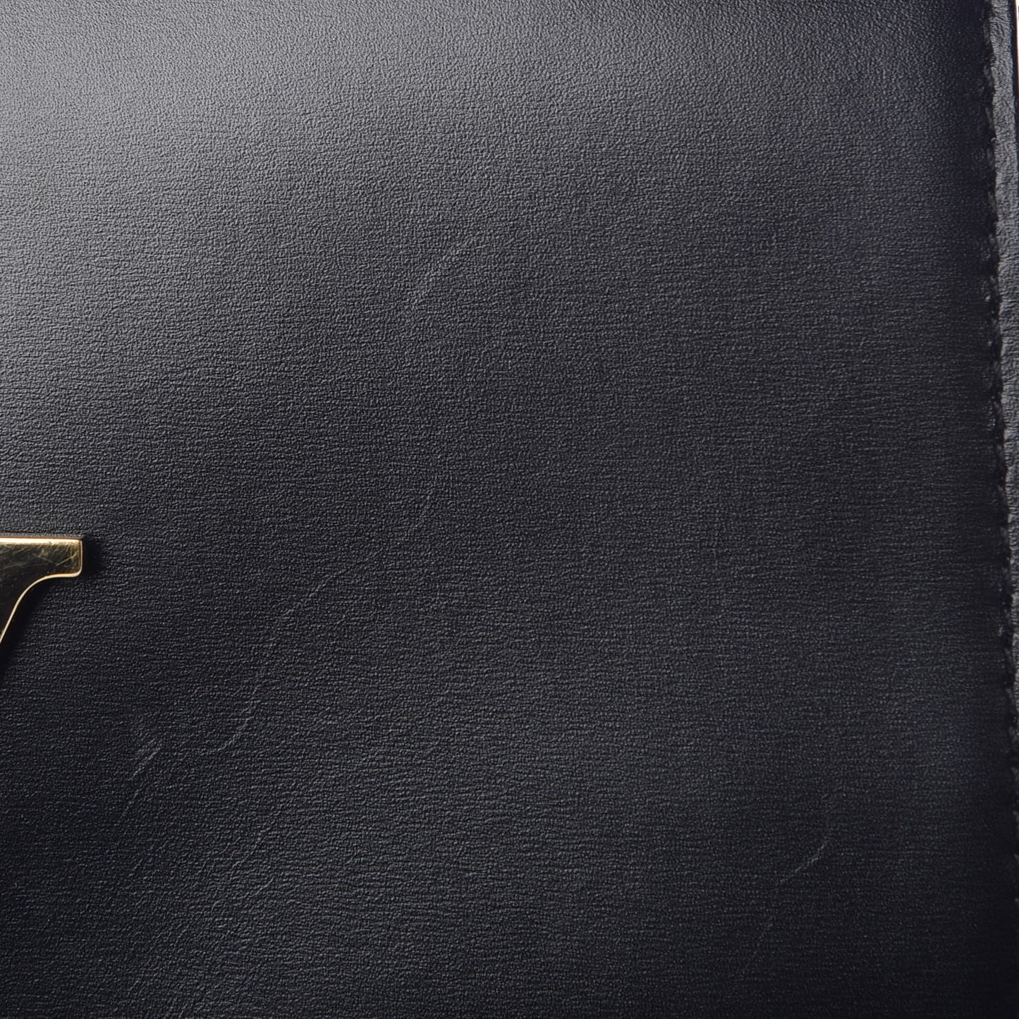 Calfskin Chain Louise GM Black