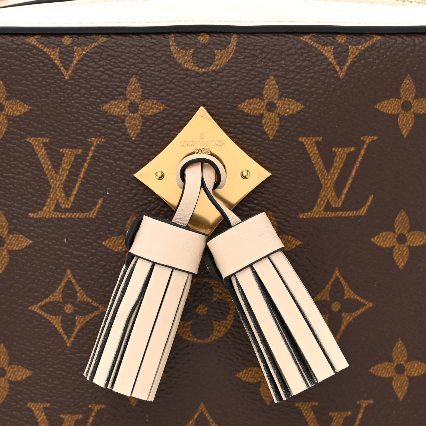 Monogram Saintonge Creme