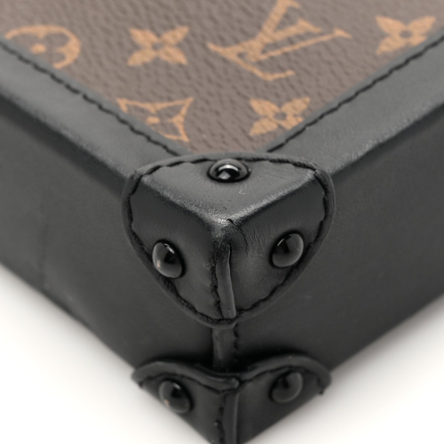 Monogram Pochette Trunk Verticale Black