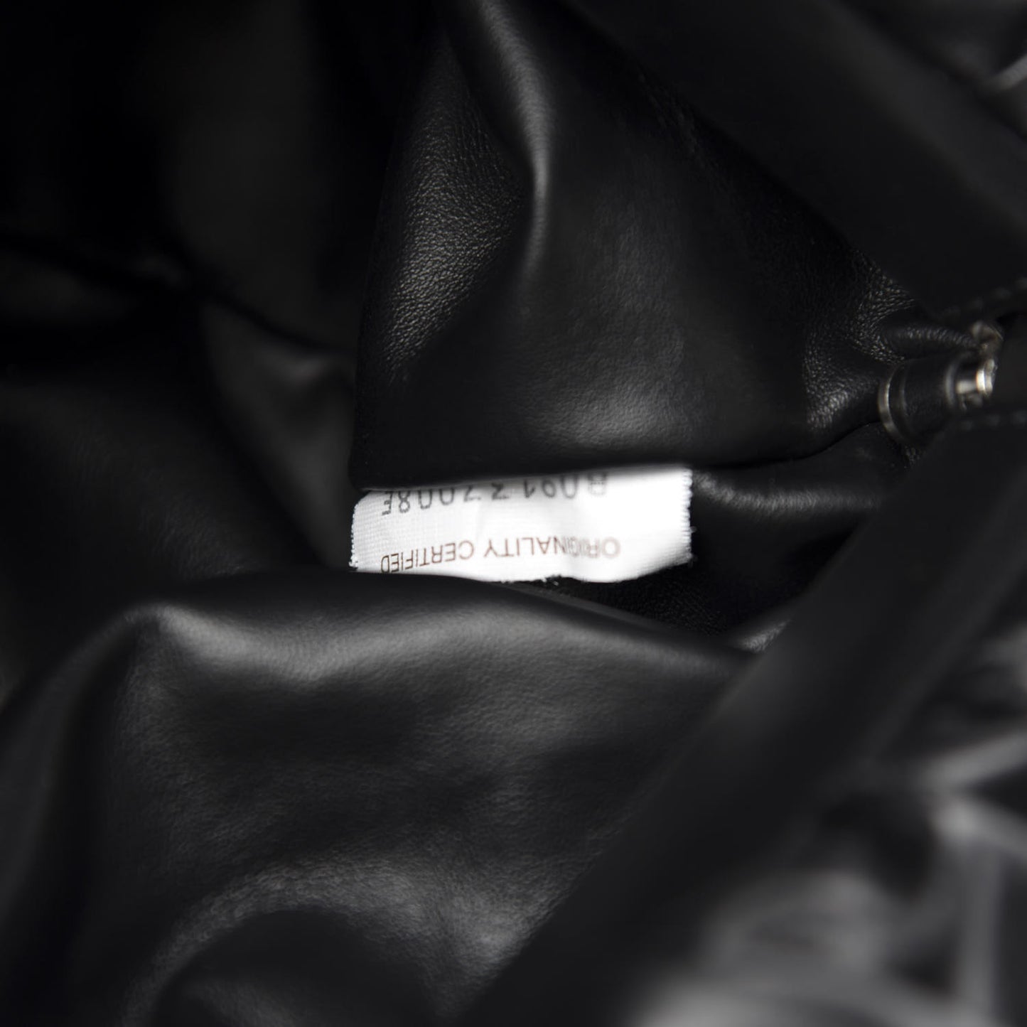 Calfskin The Pouch Chain Black