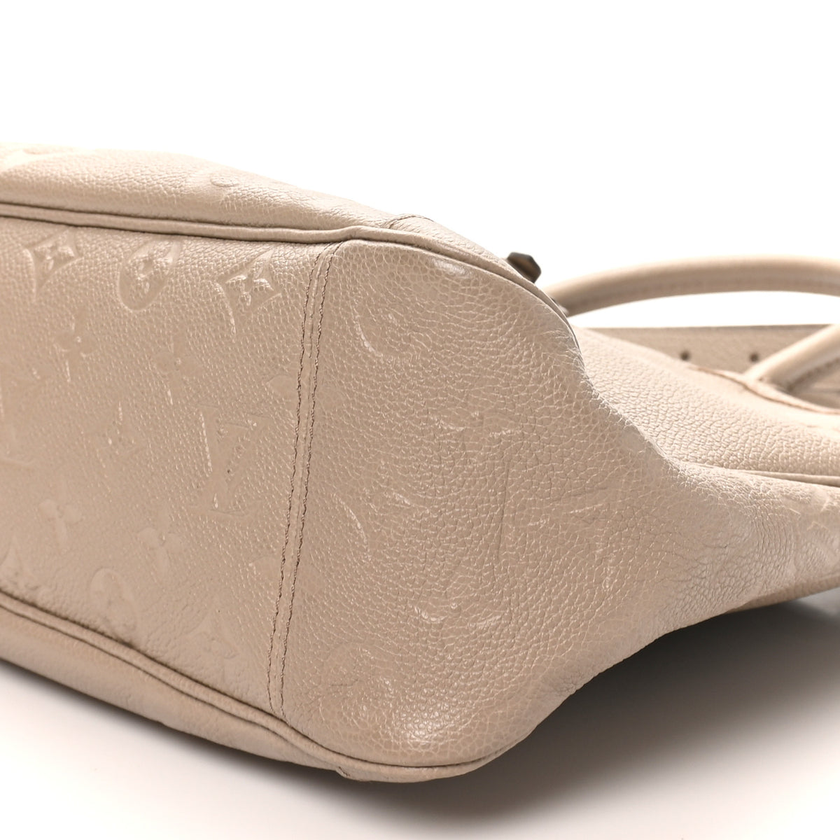 Louis Vuitton Empreinte Monogram Giant Trianon MM Tourterelle 9 of 9