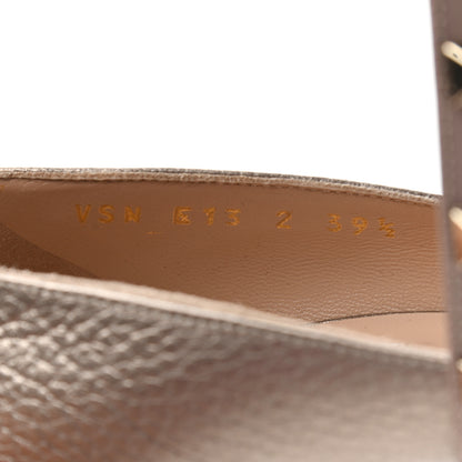 Valentino Garavani Metallic Pebbled Calfskin Rockstud Studwrap Strap 105mm Pumps 39.5 Skin Poudre 8 of 8