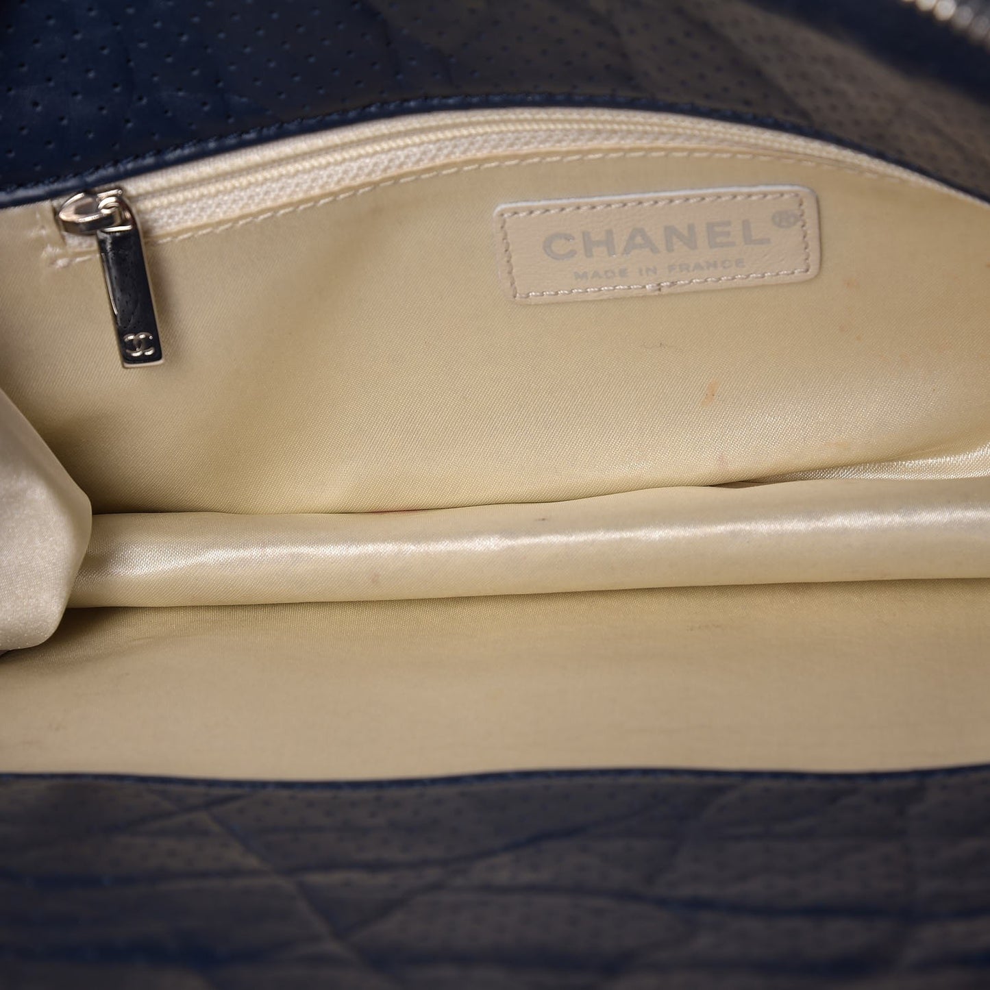 Calfskin Perforated 50's Satchel Marine Fonce