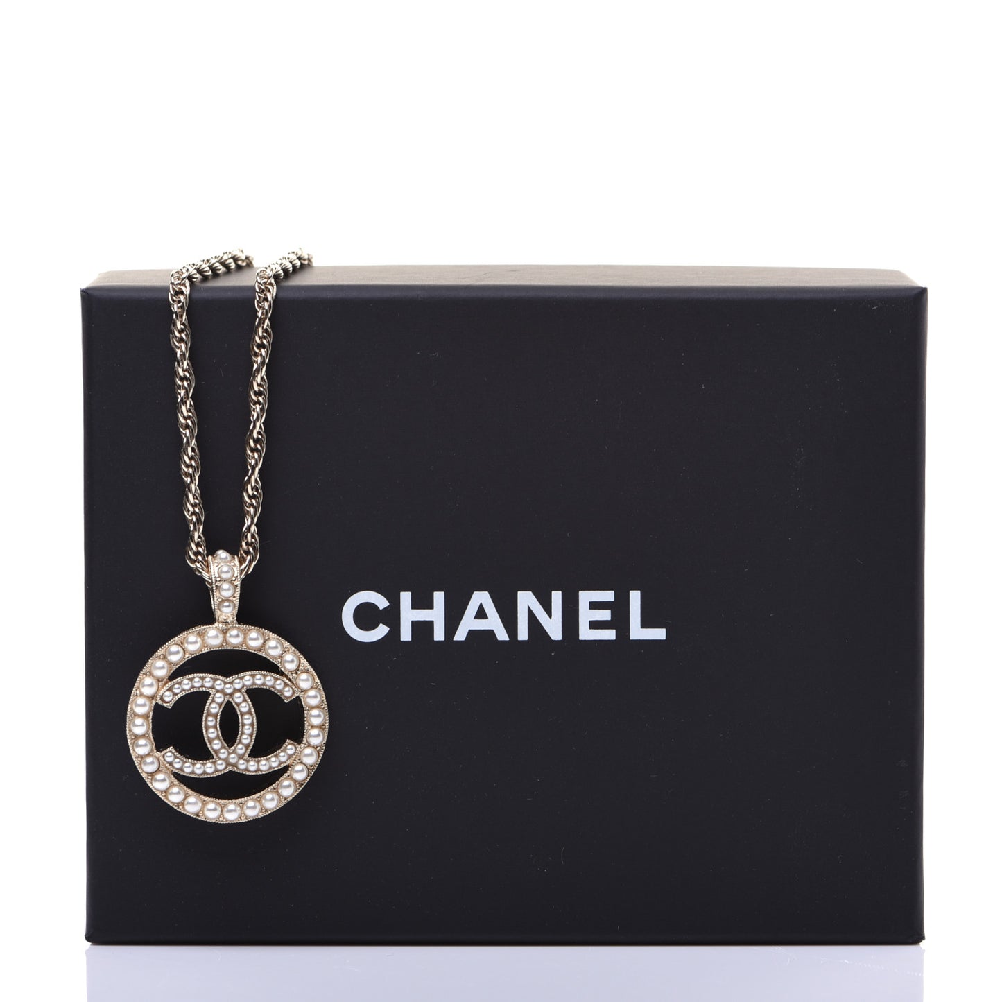 Pearl CC Round Pendant Necklace Gold