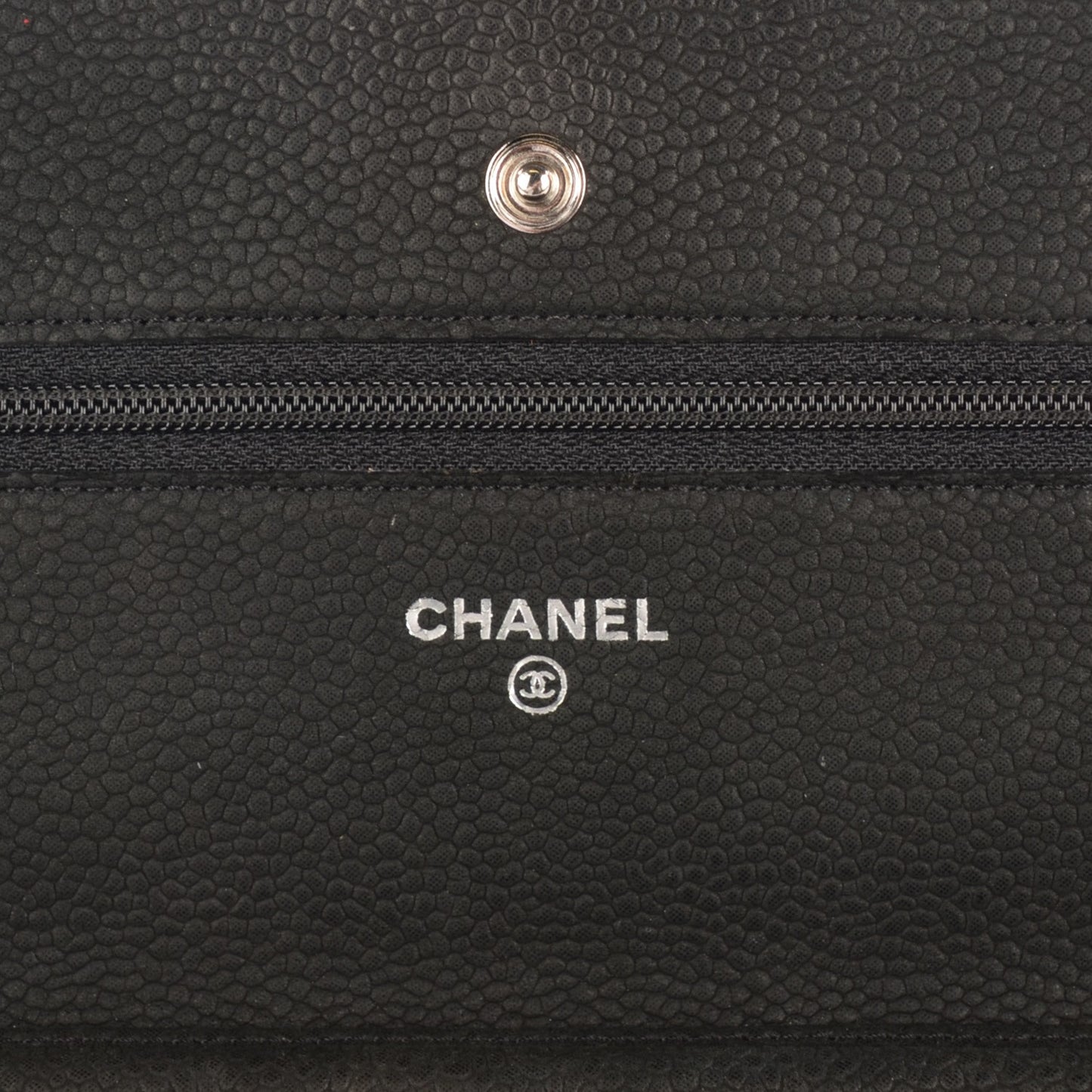 Iridescent Caviar Quilted Wallet on Chain WOC Black