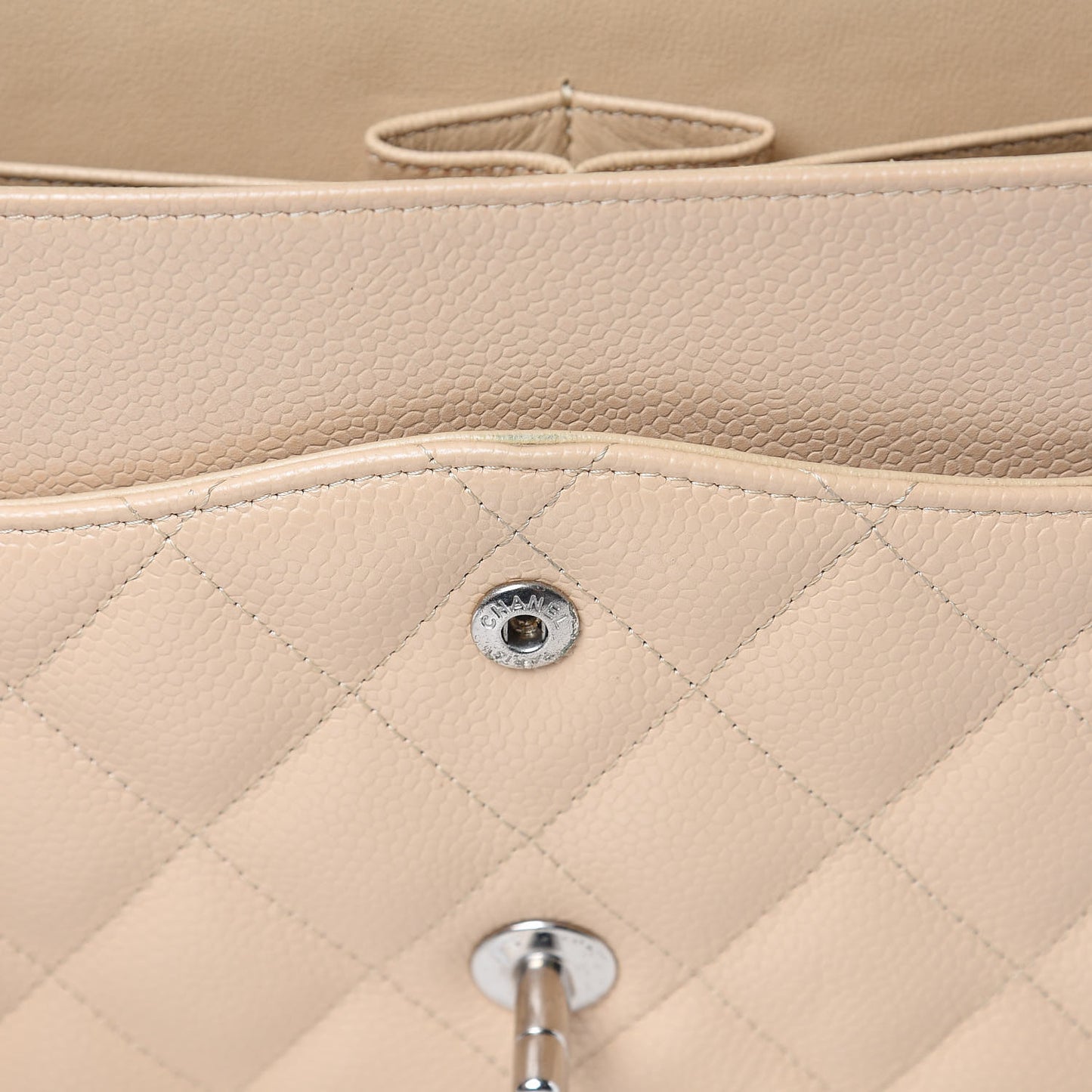 Caviar Quilted Jumbo Double Flap Beige Clair