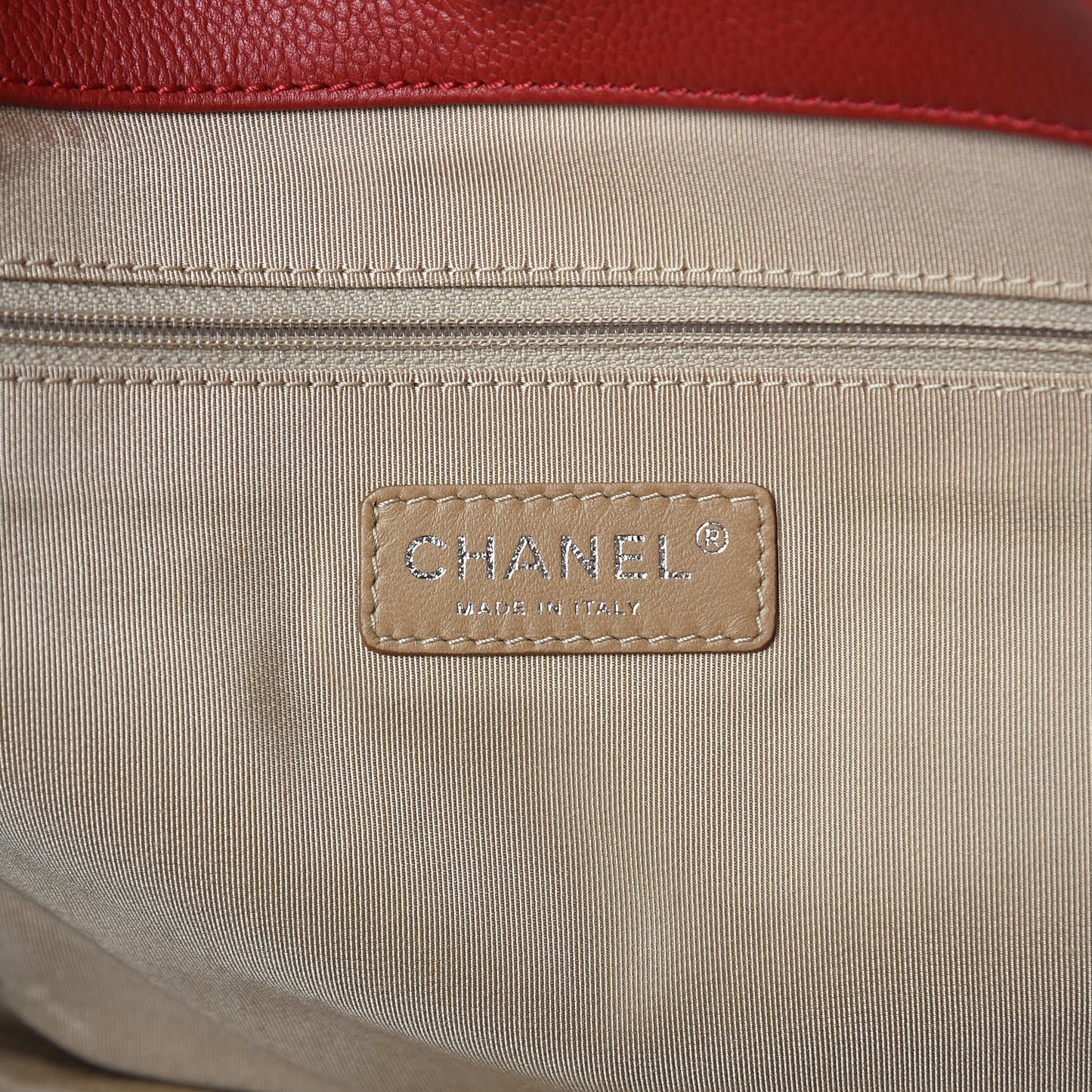 Caviar Quilted Expandable Zip Shoulder Bag Red