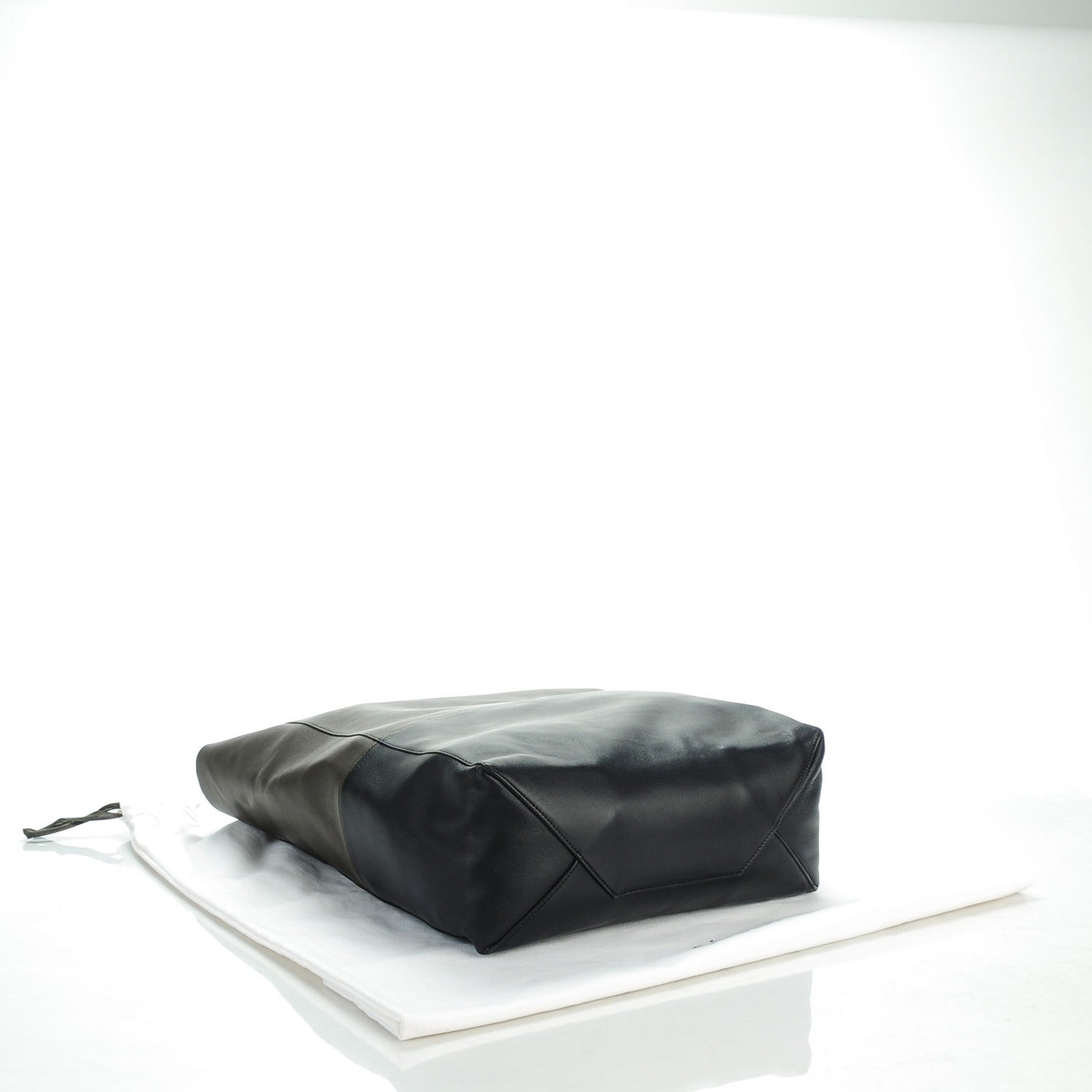 Celine Smooth Lambskin Vertical Bi-Cabas Anthracite 4 of 7