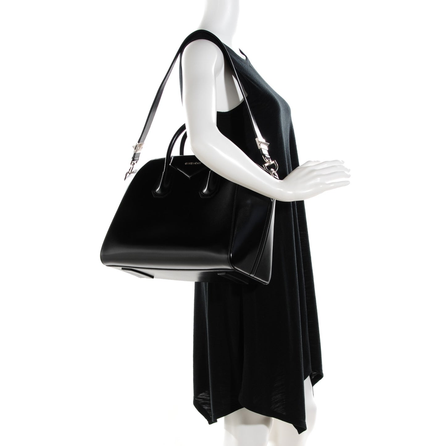Buffed Calfskin Medium Antigona Black
