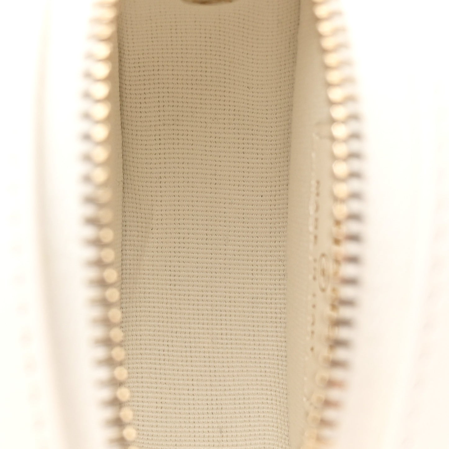 Tweed Quilted Round Filigree Pouch With Chain White Black