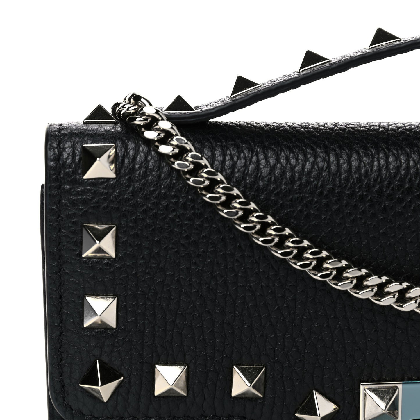 Pebbled Calfskin Rockstud Flip Lock Wallet On Chain Black